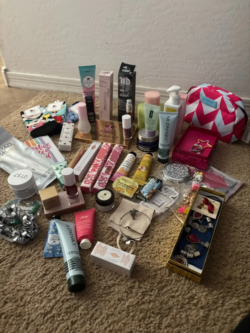 Lowwwwww start get this shit out of my closet - Picture 2 of 6